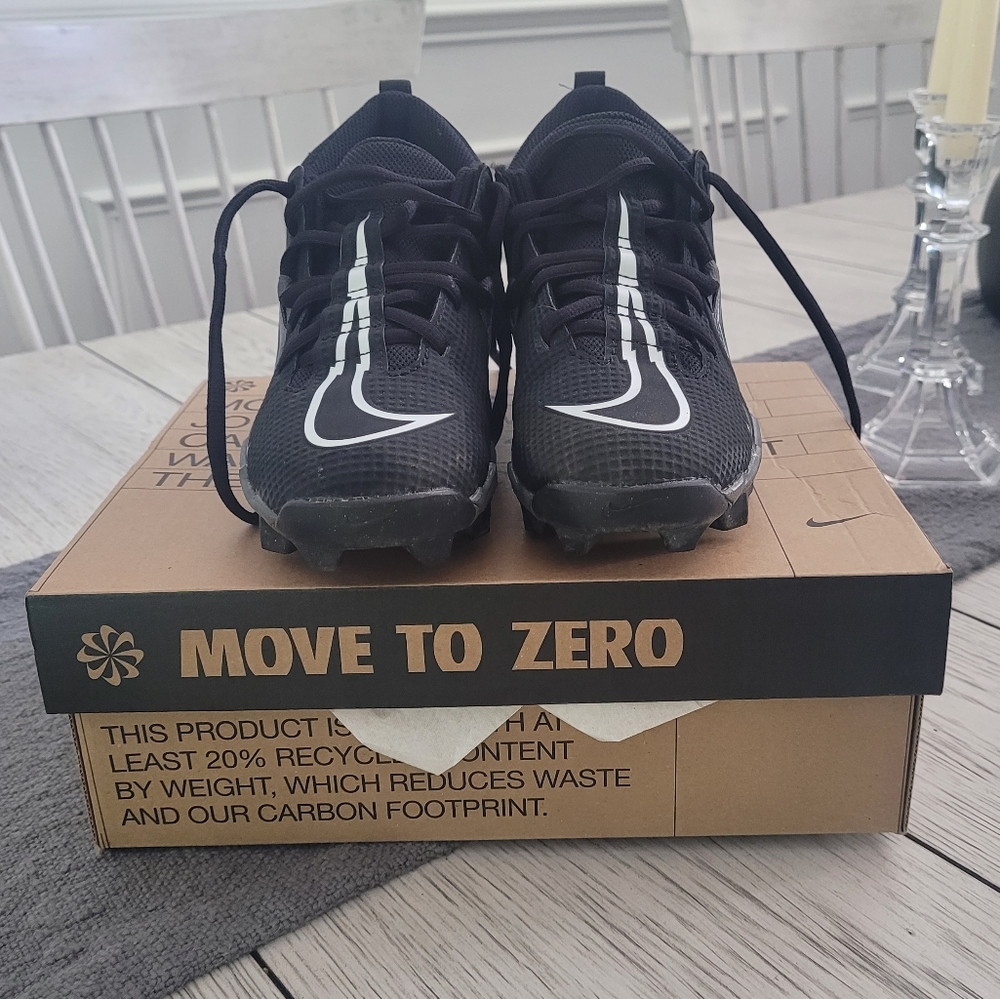 NWOT Boys Nike Football Cleats